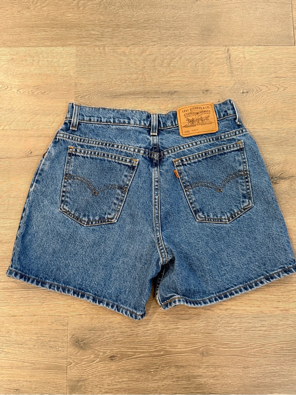 Vintage 90s Levi’s Orange Tab Pleated Shorts 8 High Rise Mom Jean Shorts 36981